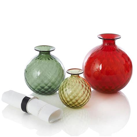 venuni vases online.